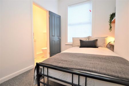 High Street, Gillingham - Photo 5