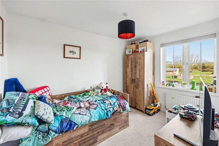 3 bedroom semi-detached house to rent - Photo 5