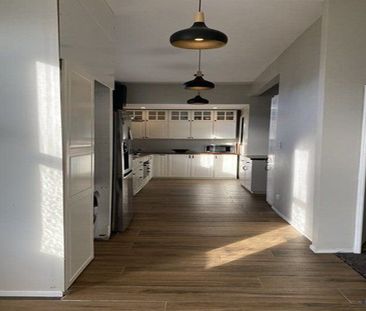 Large 3 Bedroom, 2 bathroom home available in Broo - Photo 3