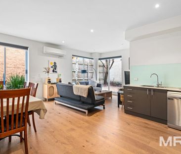 Chic living in the heart of Brunswick - Photo 5