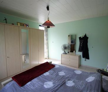 Recente halfopen bebouwing met ruime tuin, terras en garage - Foto 1