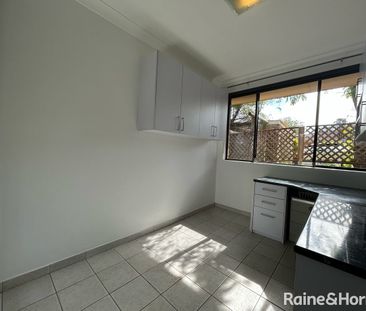 Well Presented home with Modern Bathrooms - Photo 4