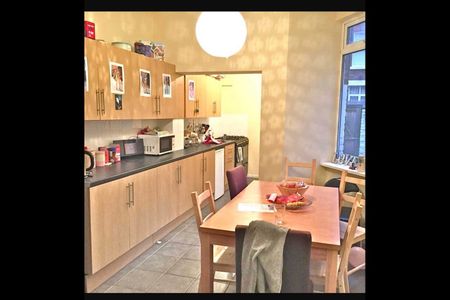 Room in a Shared House, Beechbank Road, L18 - Photo 2