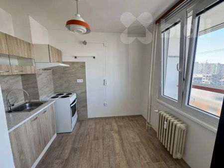 Pronájem zrekonstruovaného bytu 1+1 s prostornou lodžií v centru Pardubic - Photo 3