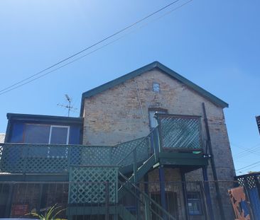 2 Bedroom Upper Unit in Onehunga - Photo 4