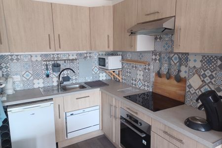 LOCATION STUDIO MEUBLE A L'ANNEE SIX FOURS LE BRUSC - Photo 3