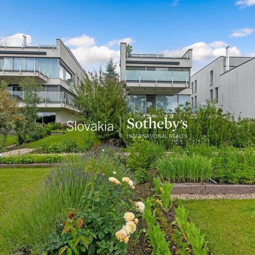 ZARIADENÝ 3-4 IZB. BYT PRI KALVÁRII, BA I - STARÉ MESTO, ID: 0450 - Photo 1