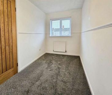 Cunningham Close, Higham Ferrers, Northants, NN10 - Photo 3