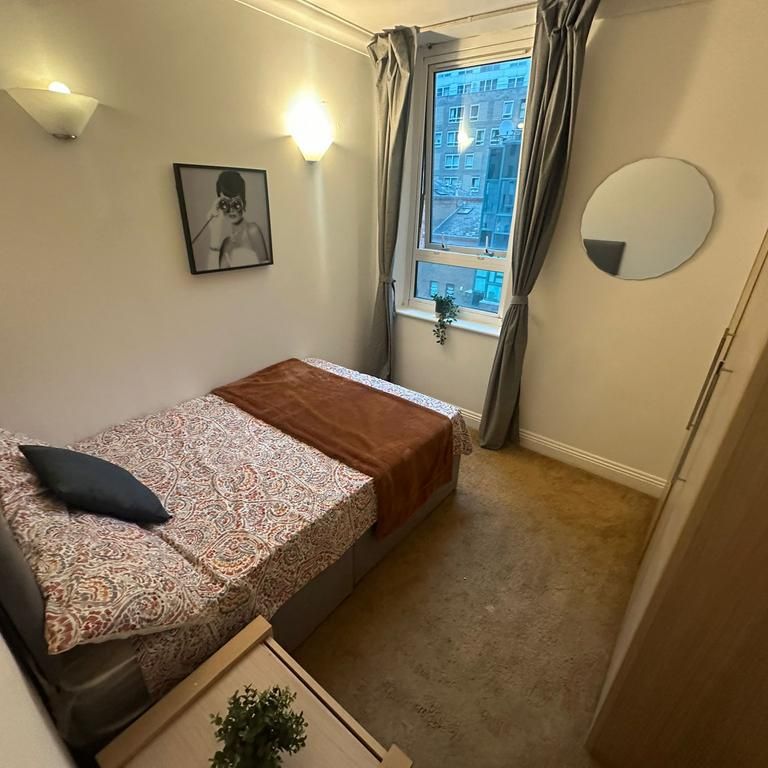 4 bedroom flat share to rent - Photo 1