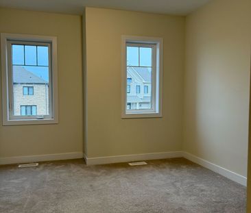 For Lease - 21 Starboard Crescent, Welland, Ontario - Photo 1