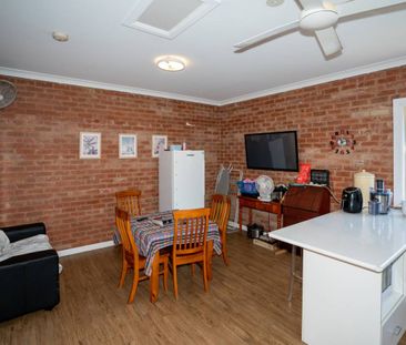 CBD Room for Rent! - Photo 1