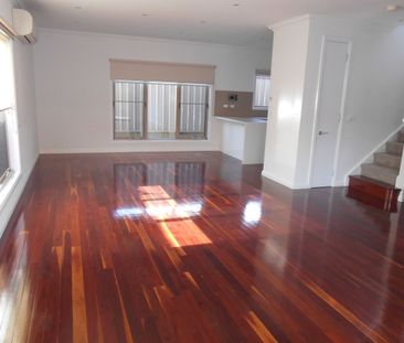 Stylish, Low-Maintenance Living in a Prime Preston Location - Photo 2