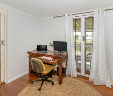 AIR CONDITIONED 3 BEDROOM HOME + STUDY - Photo 5