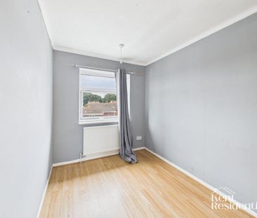 3 bedroom flat to rent - Photo 4