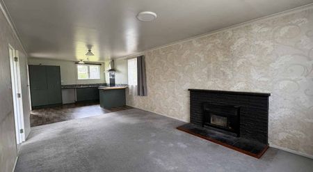 Three bedrooms, Large corner section! - Photo 2