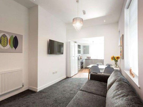 Liverpool Road Room 6 - Photo 1