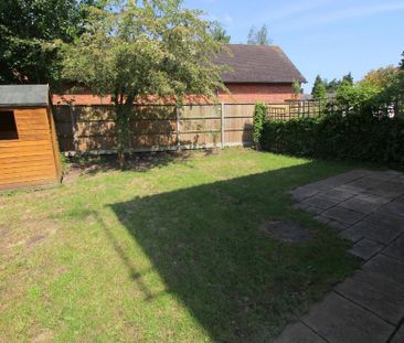 3 bedroom end of terrace house to rent - Photo 4