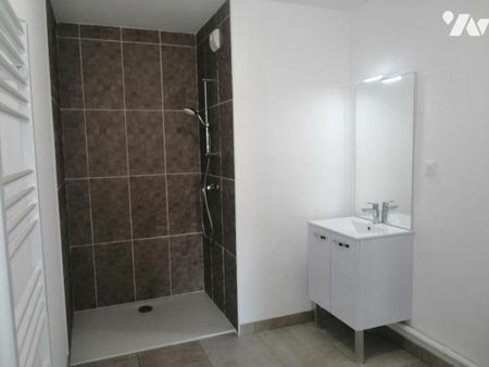 APPARTMENT T2 - ROUTE DE SAINTE LUCE - SURFACE 43,79 M2 - Photo 4