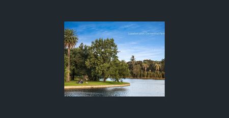 Sunlit Sophistication Overlooking Centennial Park - Photo 4