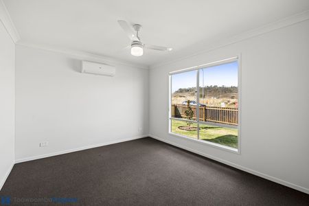 Brand New Family Living in Sought-After Alford Grove Estate - Photo 5