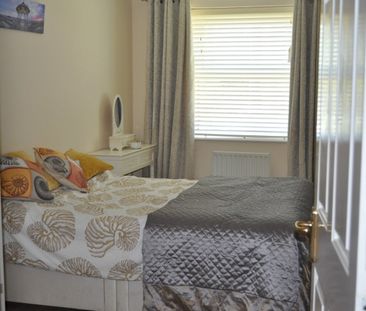2 Bed Flat, Petworth House, BN3 - Photo 2