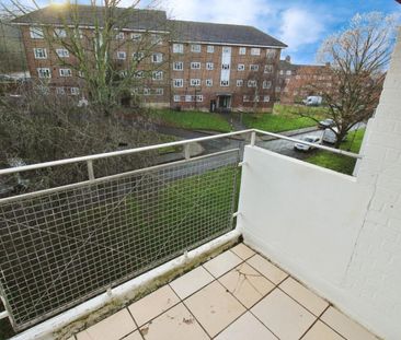 2 bedroom Flat To Let Total Size: 688 SQ FT - Photo 2