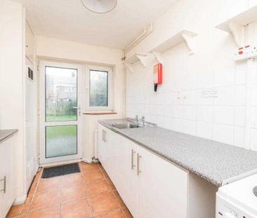 4 bedroom semi-detached house to rent - Photo 3