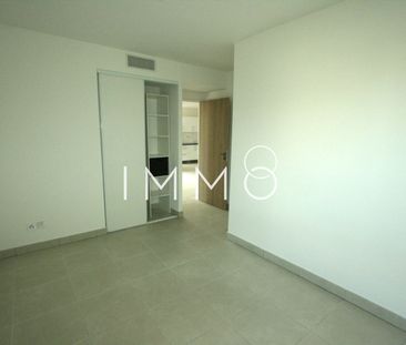 Location Appartement 3 pièces 65m² MARSEILLE 8ème - Photo 2