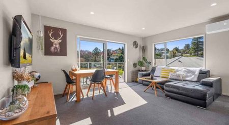 Elevated modern cottage in peaceful setting - Photo 3