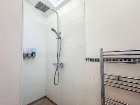 4 bedroom detached house to rent - Photo 5