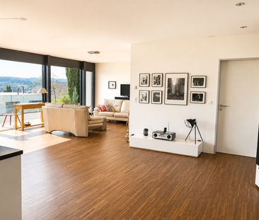 Exklusive 3.5-Zimmerwohnung mit Panoramaaussicht und Doppelgarage inkl. E-Ladestation - Photo 3