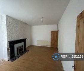 2 bedroom semi-detached house to rent - Photo 3