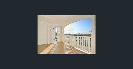 Three bedroom cottage - centrally located - Photo 2