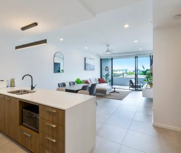 Welcome to your Fully furnished Lifestyle Retreat in Hope Island. - Photo 3