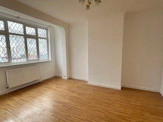 4 bedroom semi-detached house to rent - Photo 4