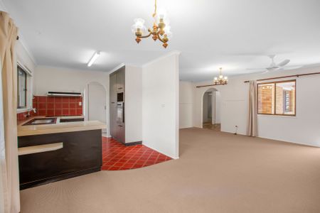 Character Family Home in Central Maroochydore Location&excl; - Photo 3