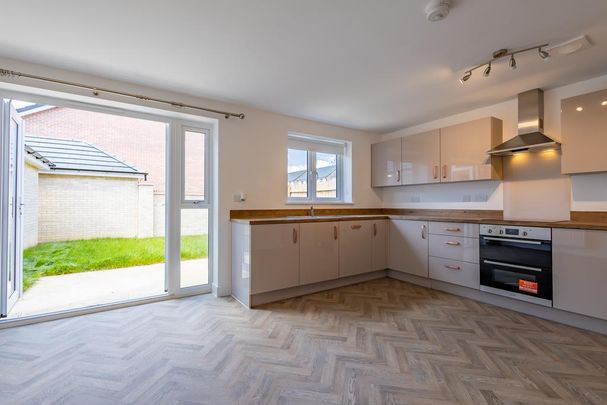 5 bedroom semi-detached house to rent - Photo 1