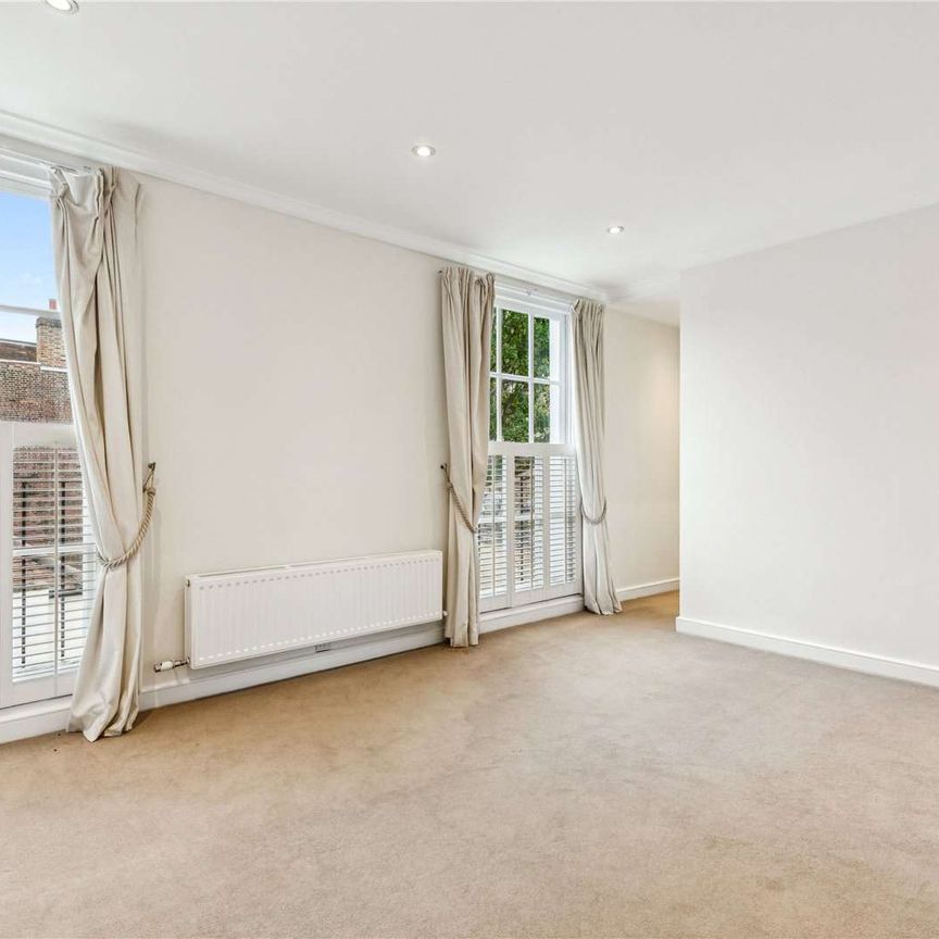 An exceptional renovated family home near Ham Common and the river Thames - Photo 1