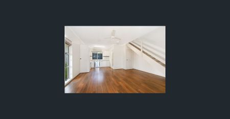 REJUVENATED TOWNHOUSE WITH ONLY ONE NEIGHBOUR – A1 LOCATION! - Photo 2