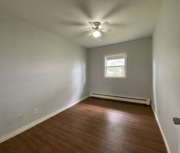 CHARMING 3-BED, 1-BATH SEASIDE FLAT | 1754 SHORE ROAD, EASTERN PASS... - Photo 3