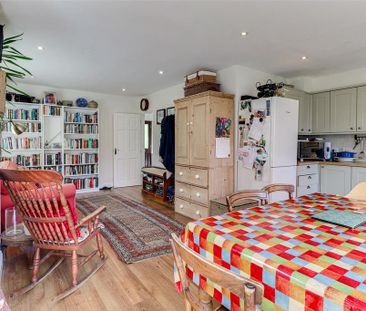 4 bedroom detached house to rent - Photo 4