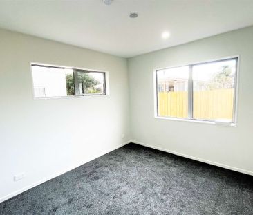 Modern Ground Level Two-Bedroom, One Bathroom Apartment - Photo 6