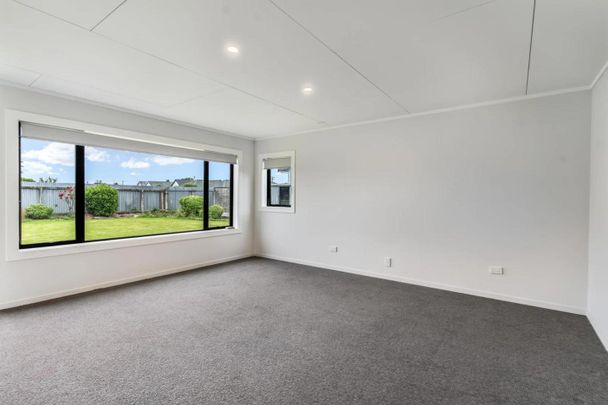 Winton Large Family Home - Photo 1
