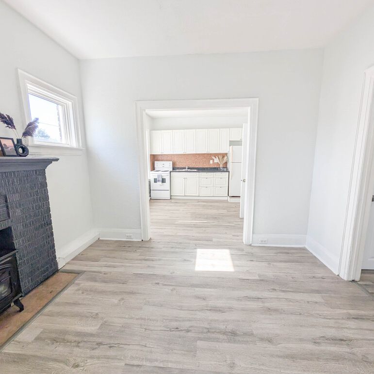 Bright & Spacious 1-Bedroom Unit in Central St. Catharines! - Photo 1