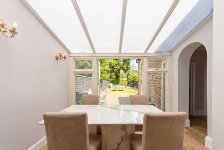 3 bedroom flat to rent - Photo 2