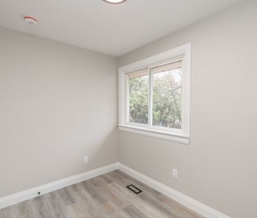 For Lease - 402 Third Line, Oakville, Ontario - Photo 5