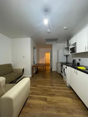 Tollington Road Islington, London - Photo 1