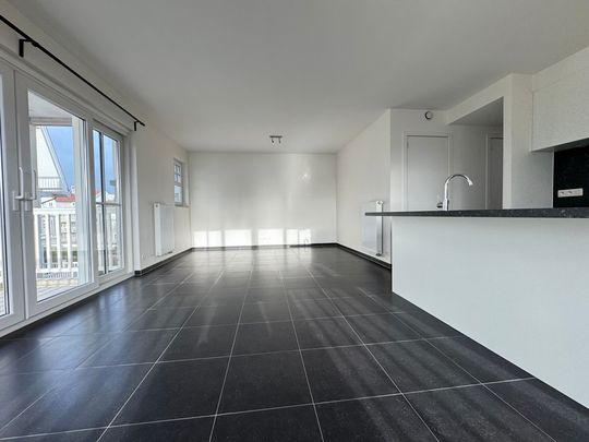 Zuidgericht en goed onderhouden 2-slaapkamerappartement te huur aan de jachthaven - Photo 1