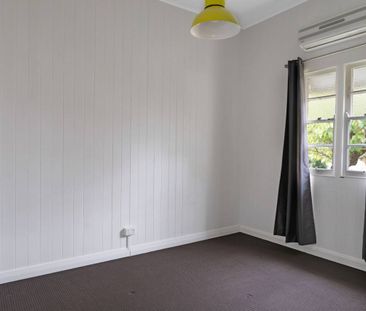 Tucked away in a quiet street in Wilsonton - Photo 4