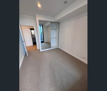 Modern 1 Bedroom Apartment in the Heart of Bankstown - Photo 2